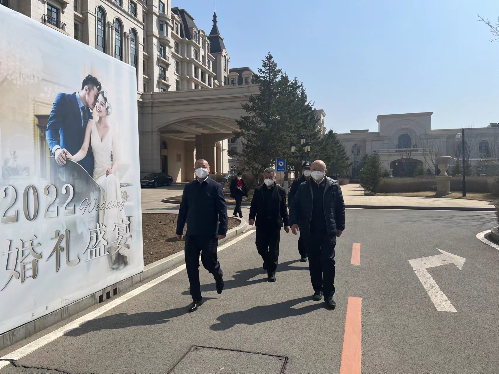 12.統(tǒng)戰(zhàn)部領(lǐng)導(dǎo)到酒店公司視察外省醫(yī)療團(tuán)隊駐點服務(wù)工作.jpg 12.統(tǒng)戰(zhàn)部領(lǐng)導(dǎo)到酒店公司視察外省醫(yī)療團(tuán)隊駐點服務(wù)工作.jpg