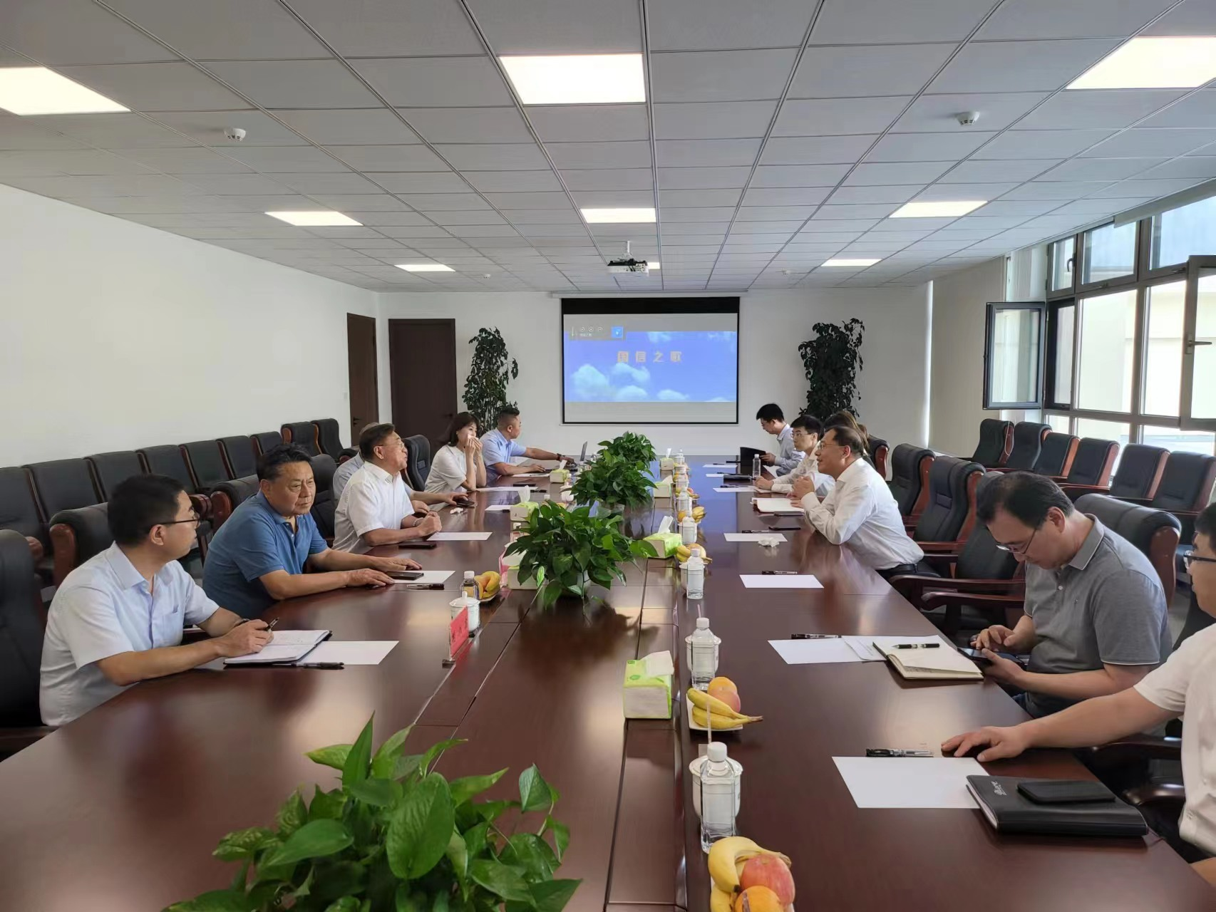 15.吉林銀行總行副行長(zhǎng)邢中成一行走訪(fǎng)國(guó)信集團(tuán).png 15.吉林銀行總行副行長(zhǎng)邢中成一行走訪(fǎng)國(guó)信集團(tuán).png