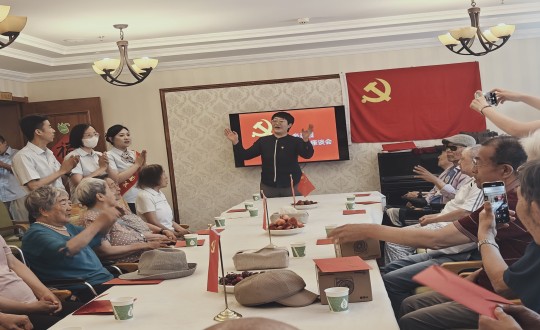 2024年7月1日，養(yǎng)老公司長影家舉辦“七一建黨節(jié)座談會”_副本.jpg